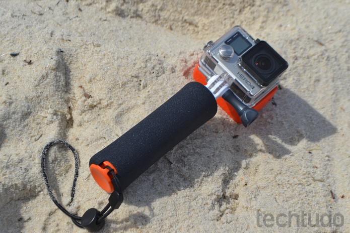 The Handler, com boia flutuante, se adapta a todos os modelos de GoPro (Foto: Melissa Cruz / TechTudo)