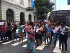 Com dificuldades no Fies, estudantes protestam no bairro do Comércio