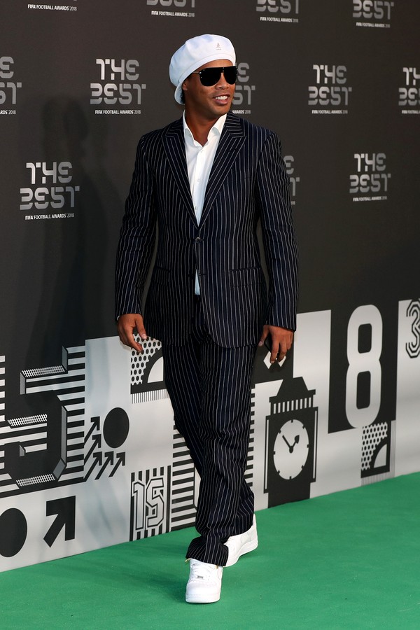 LONDON, ENGLAND - SEPTEMBER 24:  Former Brazillian footballer Ronaldinho arrives on the Green Carpet ahead of The Best FIFA Football Awards at Royal Festival Hall on September 24, 2018 in London, England.  (Photo by Dan Istitene/Getty Images) (Foto: Getty Images)