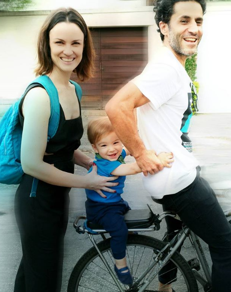 Carolina Kasting com o marido e com o filho caçula (Foto: Repreodução Instagram)