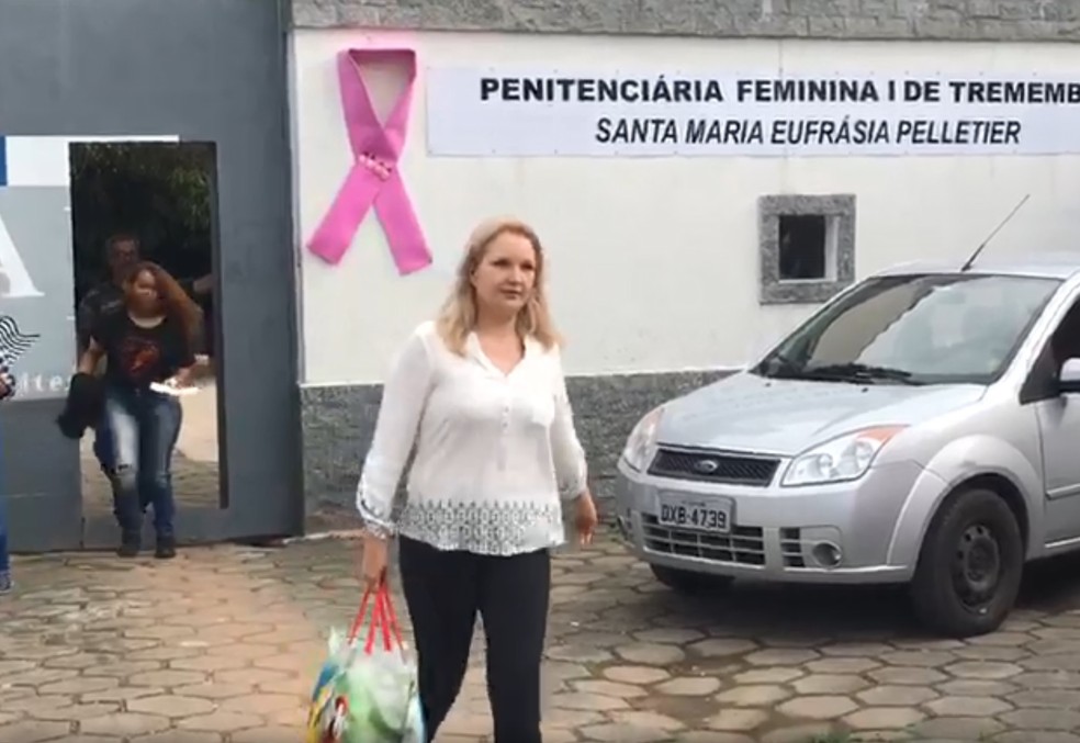 Elize Matsunaga deixa presídio para 'saidinha' em 2018 — Foto: Poliana Casemiro/ G1