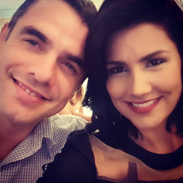 Mariana Felicio e Daniel Saulo posam para selfie apaixonada (Foto: Reprodução/Instagram)