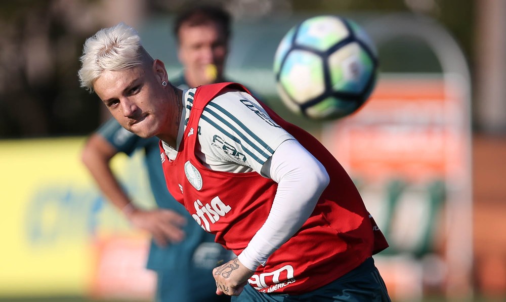  Ricardo Rocha aconselha Róger Guedes e diz: 