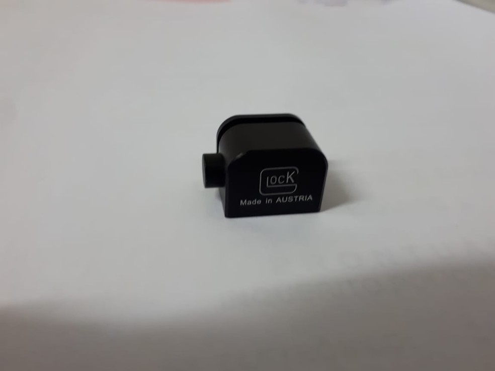 Acessório que pode aumentar o funcionamento de pistolas foi apreendido — Foto: Polícia Civil/Cedida