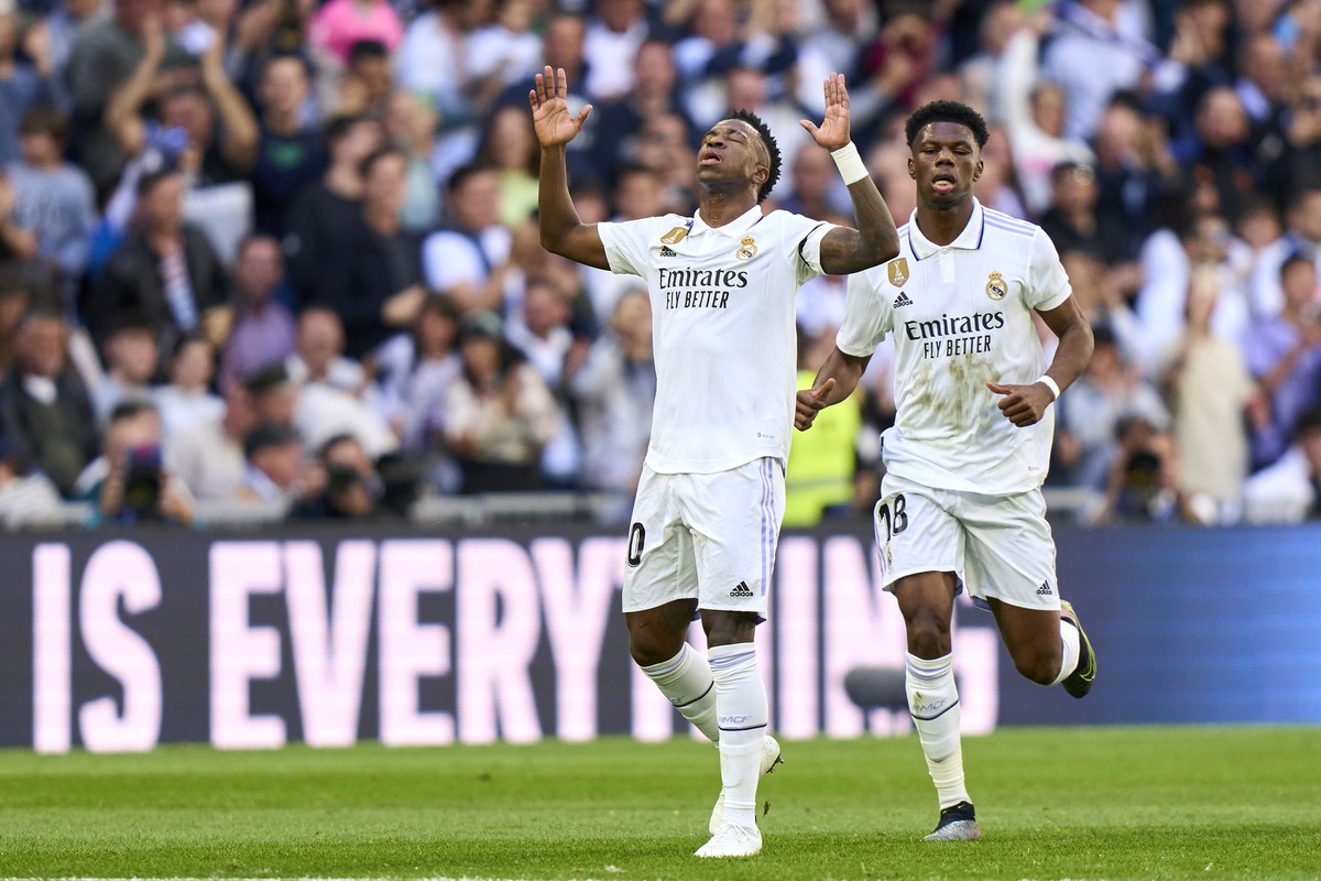 Ancelotti diz que Vinícius Júnior está no caminho para fazer história no Real Madrid