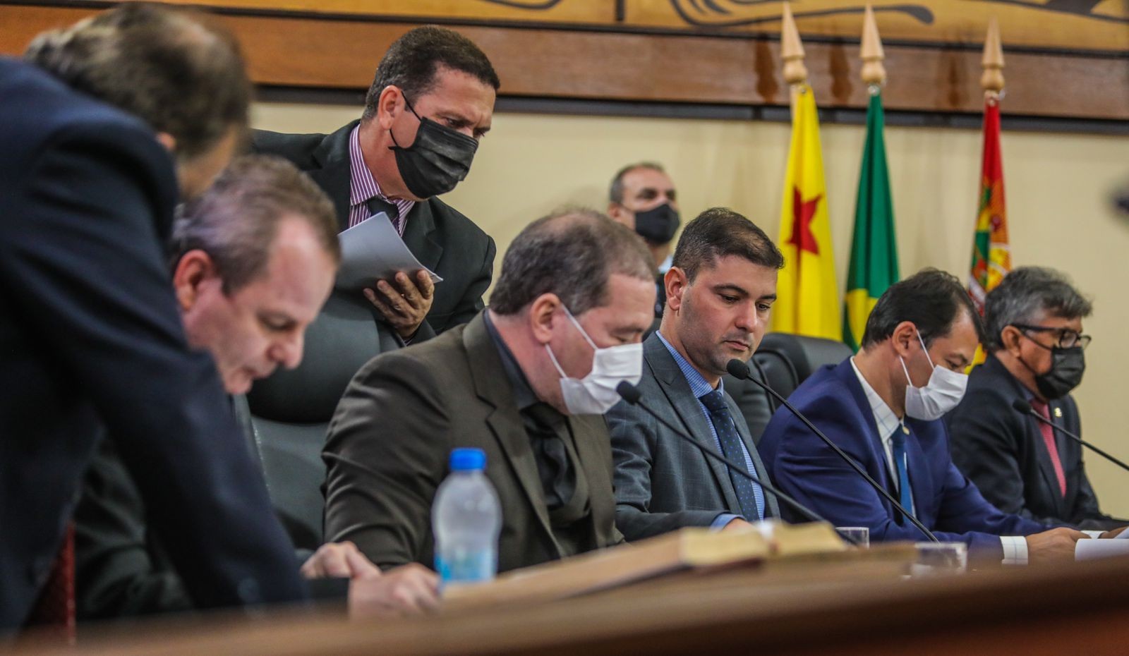 Deputados do AC derrubam veto e aprovam PL que tira exigência de diploma em direito para cargo de oficiais militares