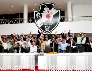 Roberto Dinamite comemora eleição no Vasco (Foto: Marcelo Sadio / Site Oficial do Vasco da Gama)