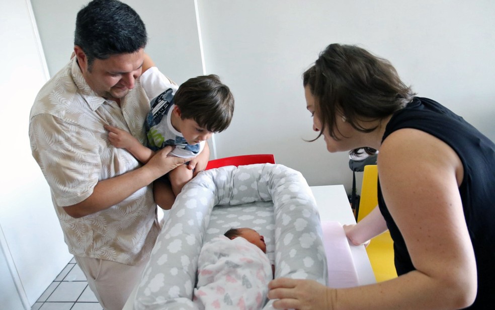 Casais com filhos — Foto: Aldo Carneiro/Pernambuco Press