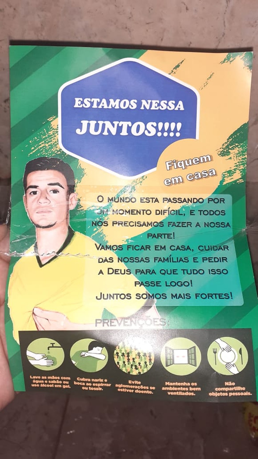 Coutinho no cartaz da ajuda que enviou a moradores da Barreira do Vasco — Foto: Reprodução