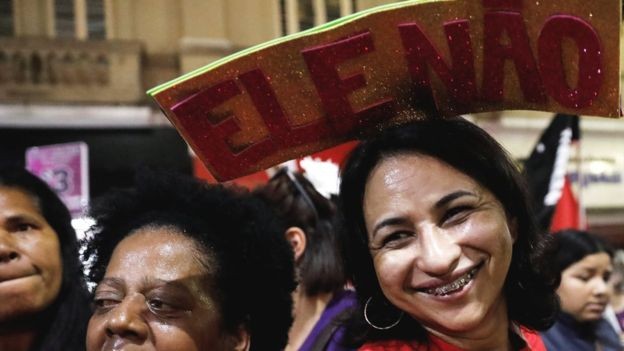 'O movimento está muito forte. Há um diálogo direto entre as mulheres: é a eleitora que convence a tia, a avó, uma vizinha a não votar no Bolsonaro', diz cientista social (Foto: Reuters/BBC News)