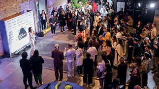 Durante a noite da premiação, os convidados puderam conferir a exposição Pelas Ruas, em cartaz na Pinacoteca de São Paulo — Foto: Ricardo Cardoso / Editora Globo