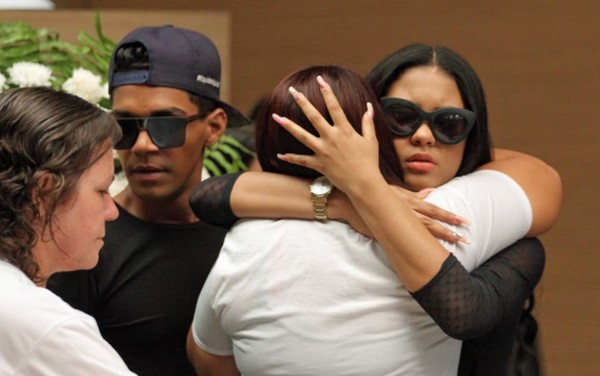 Deivison Kellrs Cantor Da Banda Torpedo E Homenageado Por Parentes E Fas Em Velorio No Recife Pernambuco G1 Angola — deivison kellrs conhecido por ser o vocalista da banda torpedo, faleceu na tarde desse domingo 19 de agosto 2018. deivison kellrs cantor da banda