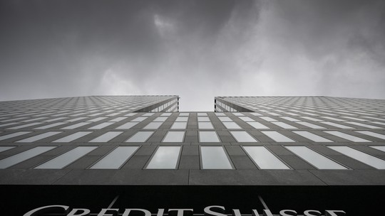 Colapso de títulos do Credit Suisse abala mercado de US$ 275 bilhões