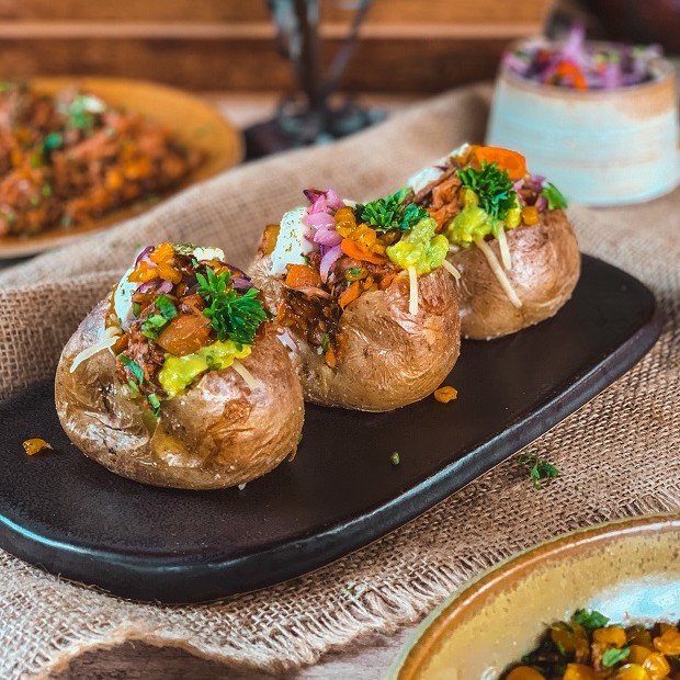 Receita de batata recheada: aprenda a fazer prato assado e vegano  (Foto: THIAGO MEDEIROS)