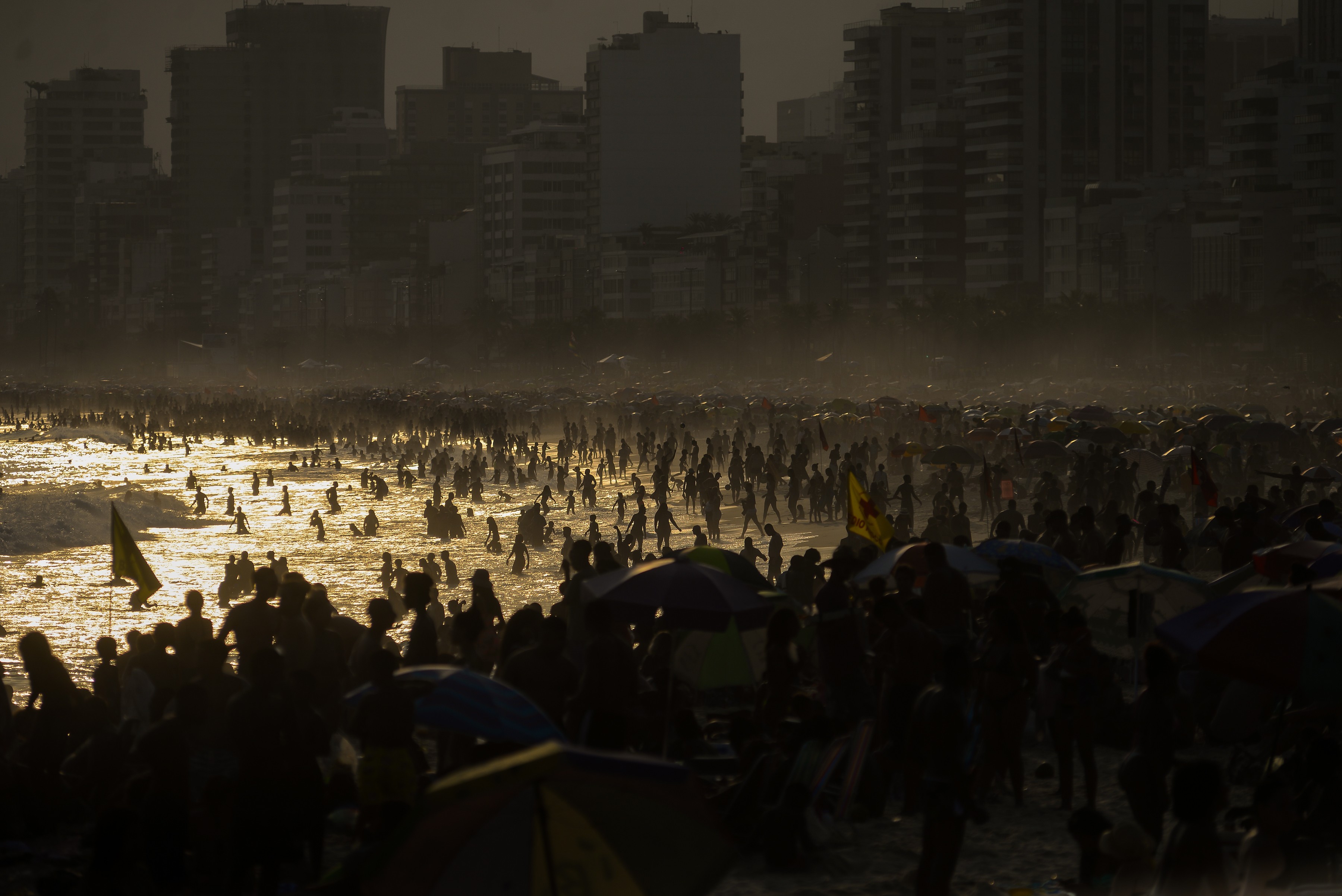 Aglomeração de 7 de setembro: brasileiros lotam praias, bares e parques no feriado da Independência; FOTOS e VÍDEOS thumbnail