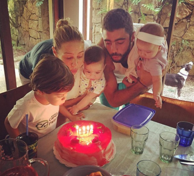 Luana Piovani posta foto com a família em rede social (Foto: Reprodução/Instagram)