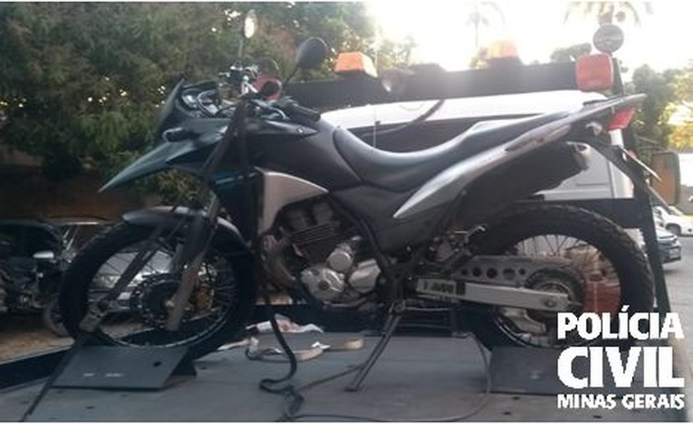 Motocicleta pertencia aos bandidos — Foto: Polícia Civil/Divulgação