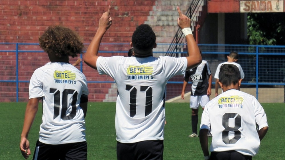  Goleiro pega pênalti, e Palmeiras enfrenta o Corinthians na final do Paulista Sub-13