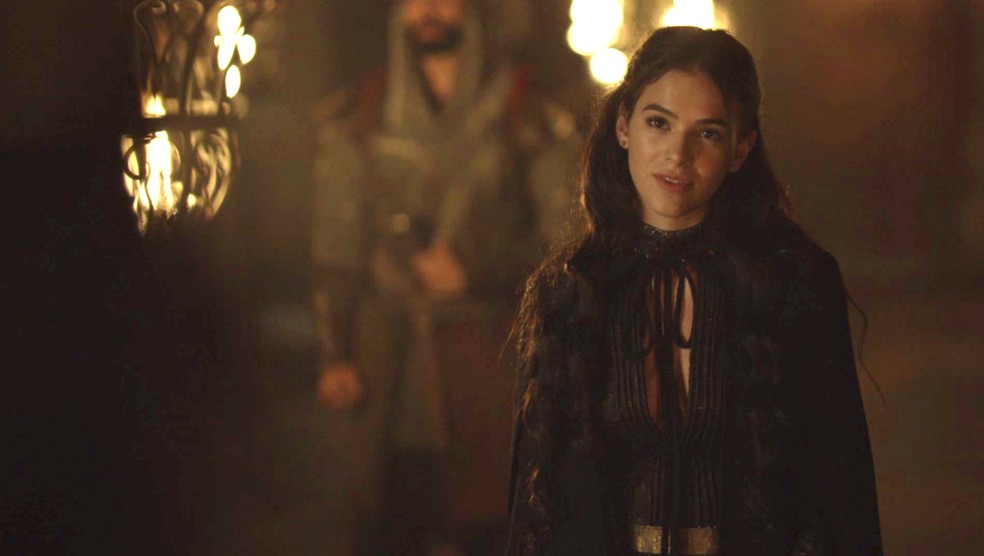 Catarina recebe a notícia de Afonso e Amália de que Otávio foi preso (Foto: TV Globo)