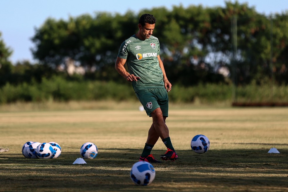 Fred voltou aos treinos do Fluminense em campo nesta terça-feira — Foto: Lucas Merçon / Fluminense FC