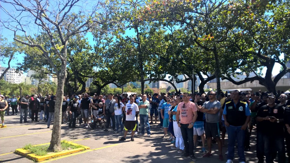 Ato no Aterro do Flamengo protesta contra morte de policiais militares no Estado do Rio (Foto: Carlos Brito / G1)