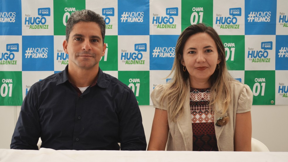 Reitor eleito, Hugo Diniz e a vice-reitora eleita, Aldenize Xavier, em coletiva a imprensa em Santarém — Foto: Adonias Silva/G1