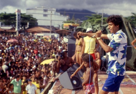 Zeca Pagodinho durante show na orla da Barra da Tijuca em janeiro de 1987