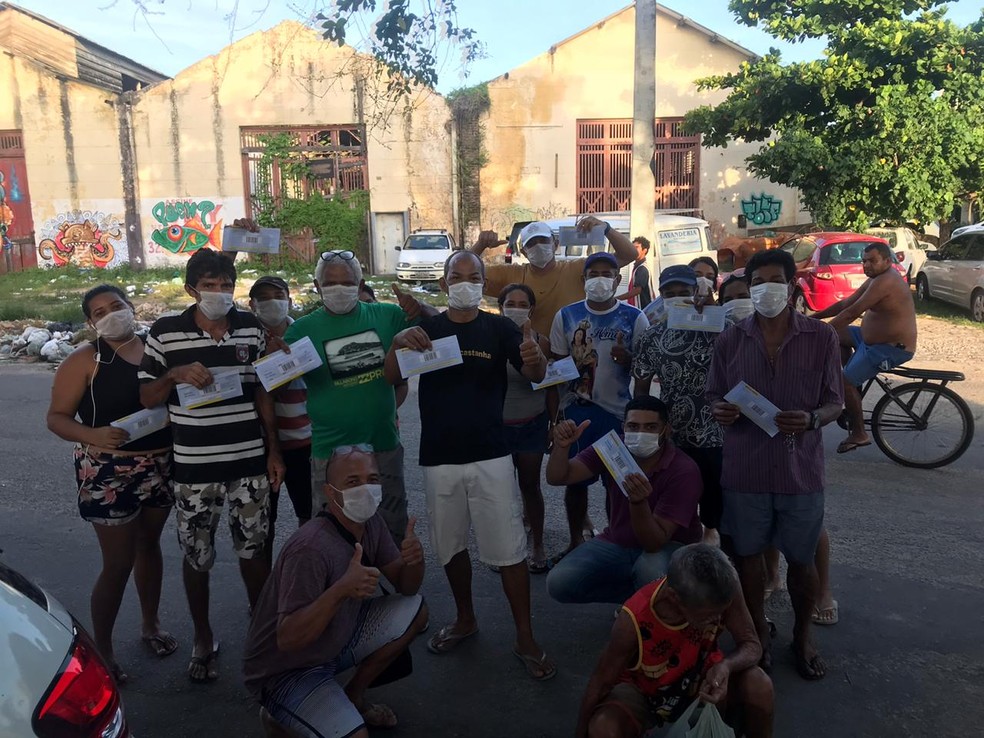 Ambulantes recebem ajuda em Natal — Foto: Cedida
