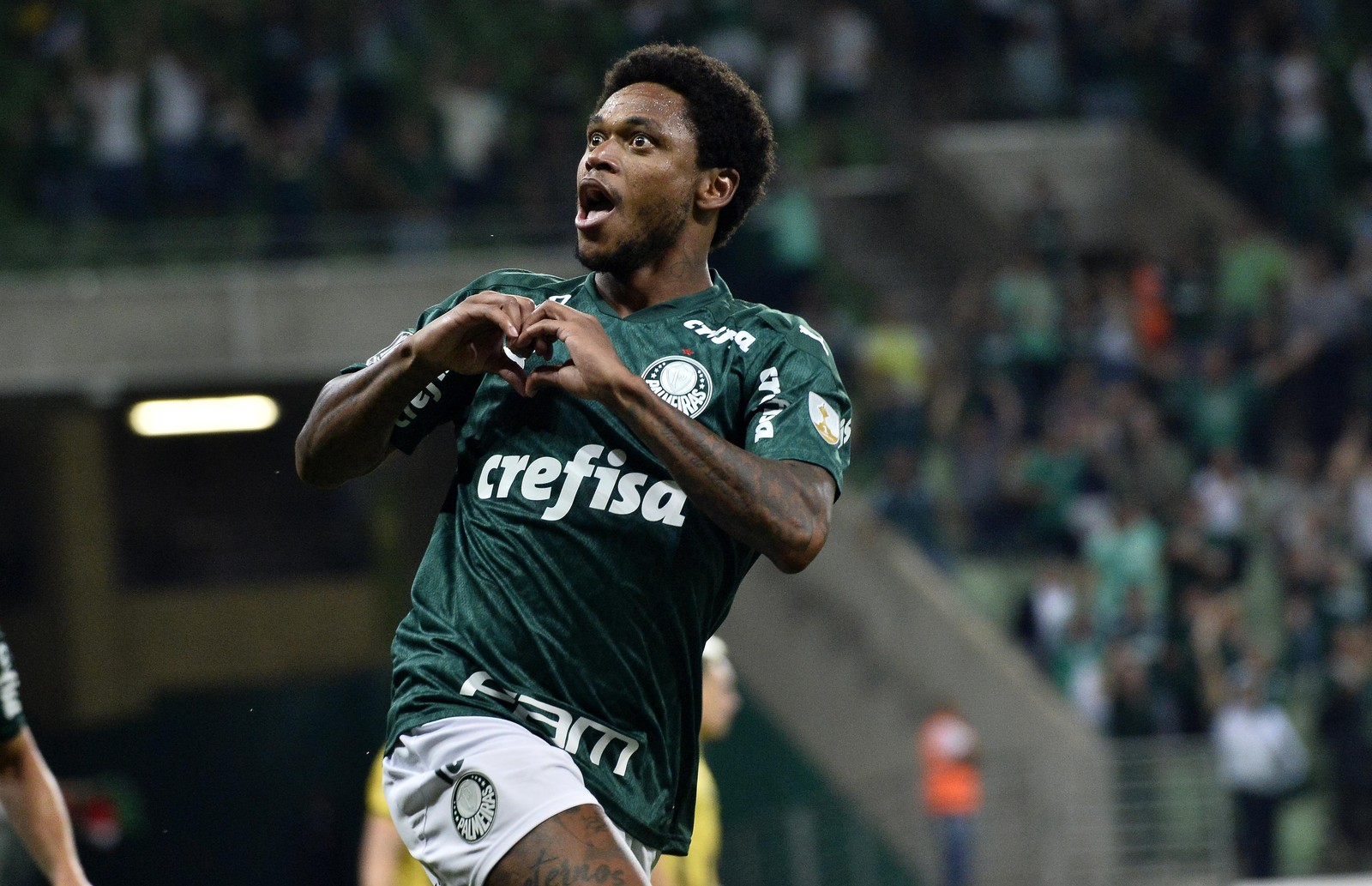 Luiz Adriano admite saudade do Palmeiras, mas diz: 