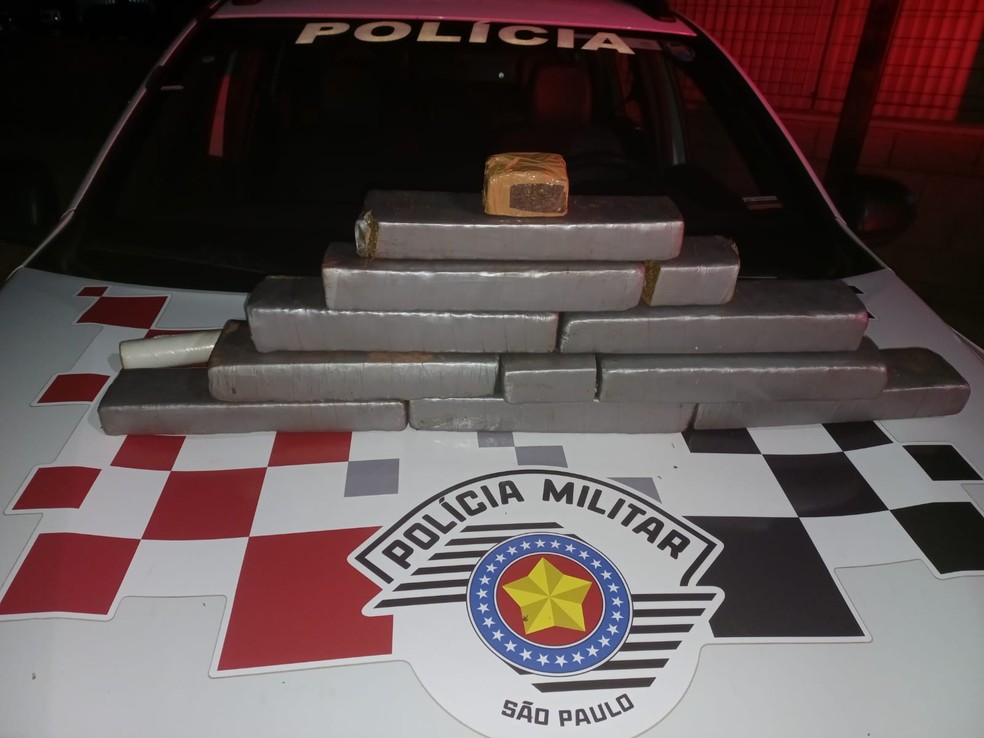 Tabletes de maconha foram apreendidos pela Polícia Militar, em Panorama — Foto: Polícia Militar