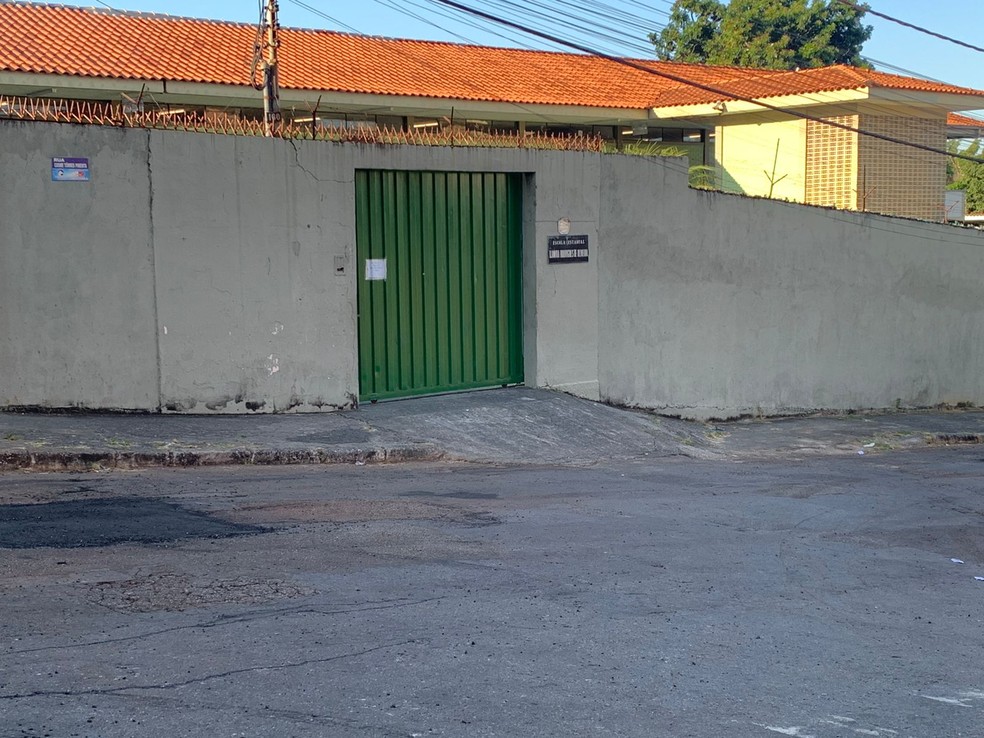 Escola fica na Região de Venda Nova, em Belo Horizonte. Houve aula normal nesta quarta-feira (20), um dia depois da confusão. — Foto: Raquel Freitas / g1