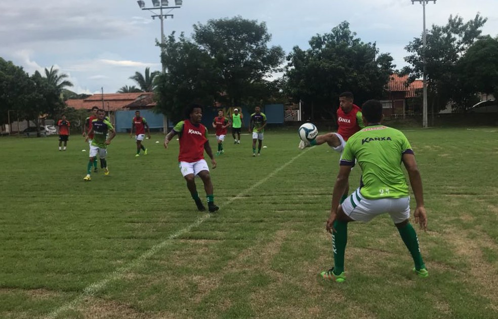 Luverdense treina na AABB em Cuiabá antes de viagem para Araguaína-TO (Foto: Assessoria/LuverdenseEC)