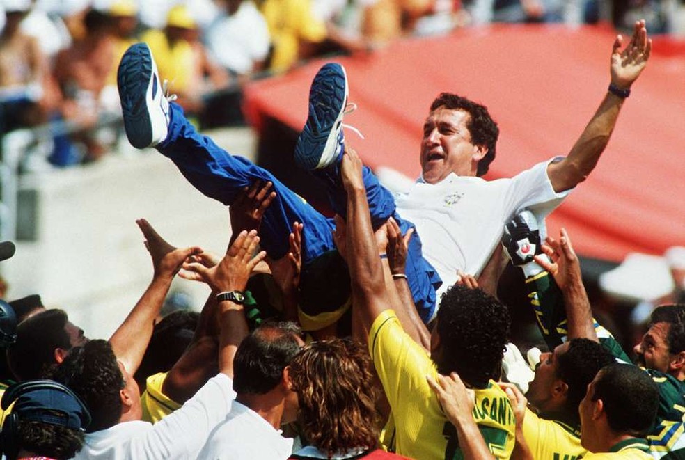 Parreira na conquista do tetra da Seleção em 1994 — Foto: AFP