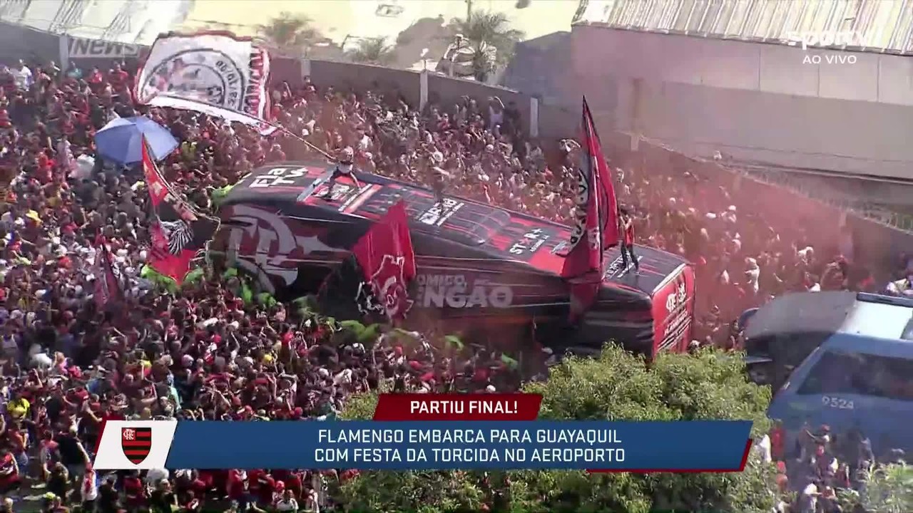 Flamengo embarca para Guayaquil com festa da torcida no aeroporto