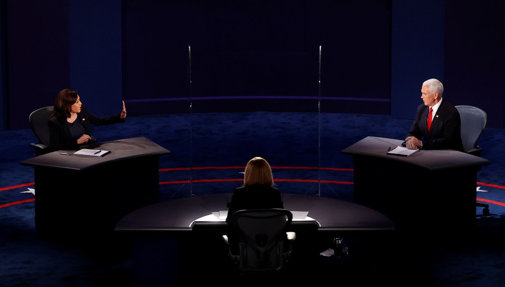 Kamala Harris e Mike Pence em debate na noite desta quarta-feira (7). — Foto: REUTERS/Brian Snyder