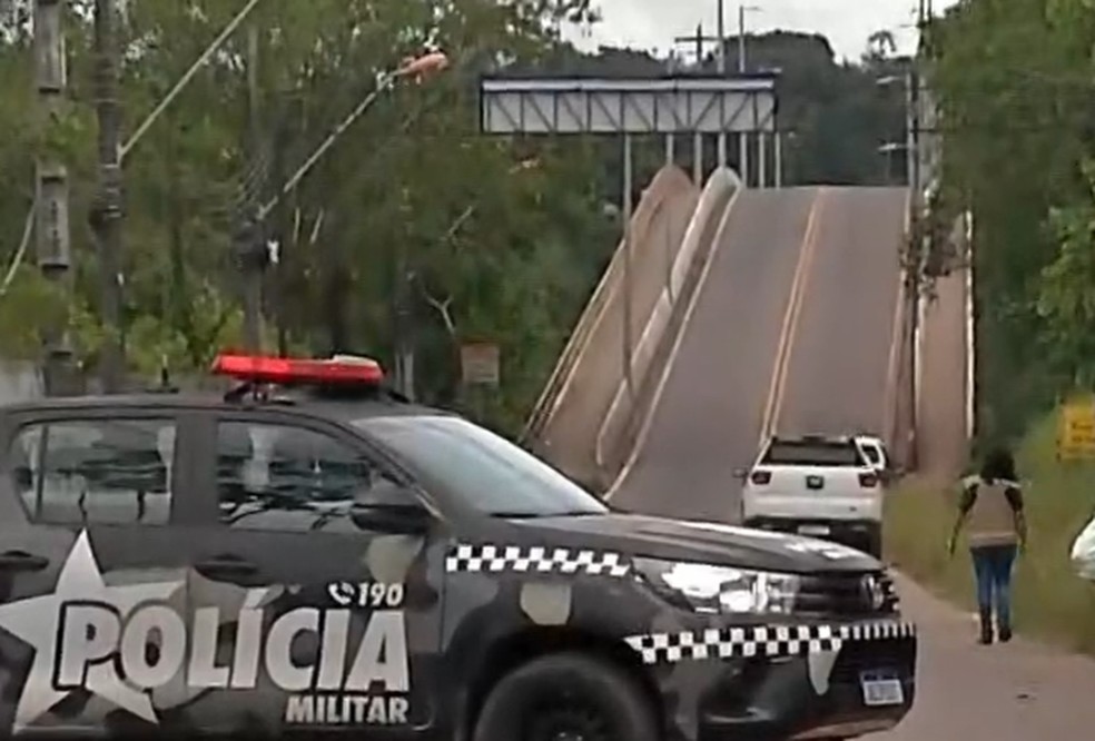 Ponte de Outeiro está com trânsito de veículos e pedestres proibido  — Foto: TV Liberal/Reprodução 