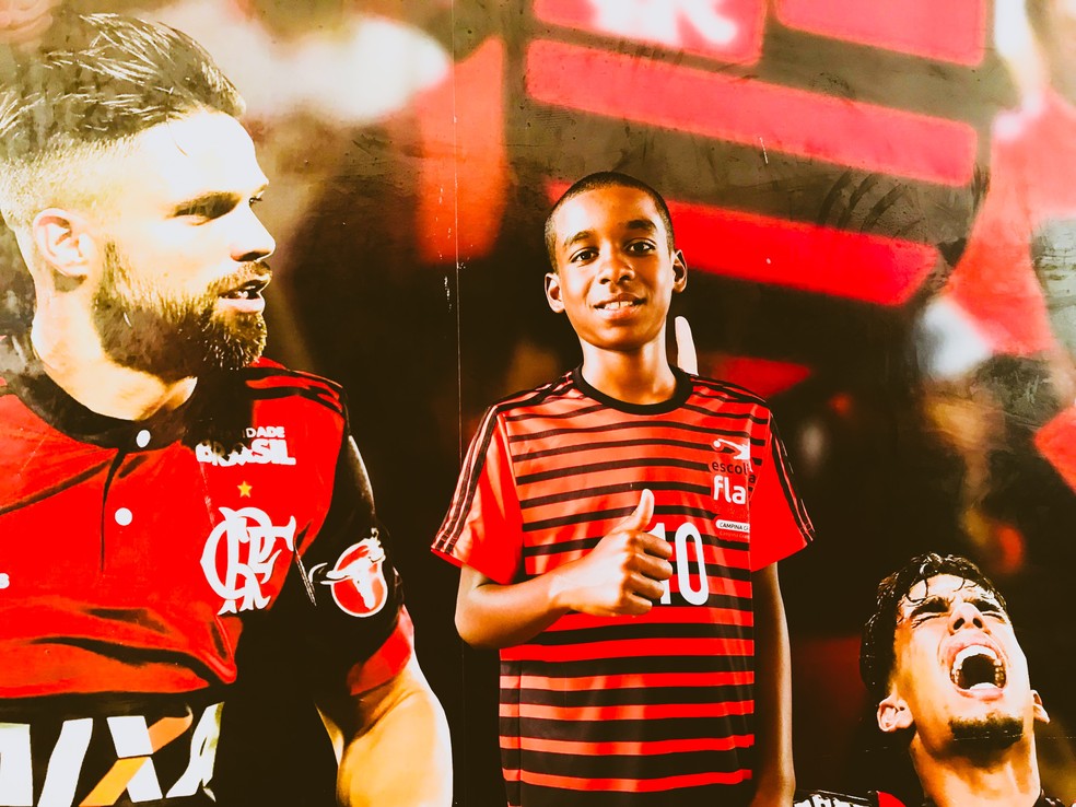 Ruan diz que veste a 10 e se inspira em Vin&iacute;cius Jr. (Foto: Viviane Le&atilde;o/GloboEsporte.com)