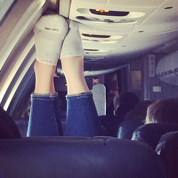 deve estar confortável... (Foto: @PassengerShaming )