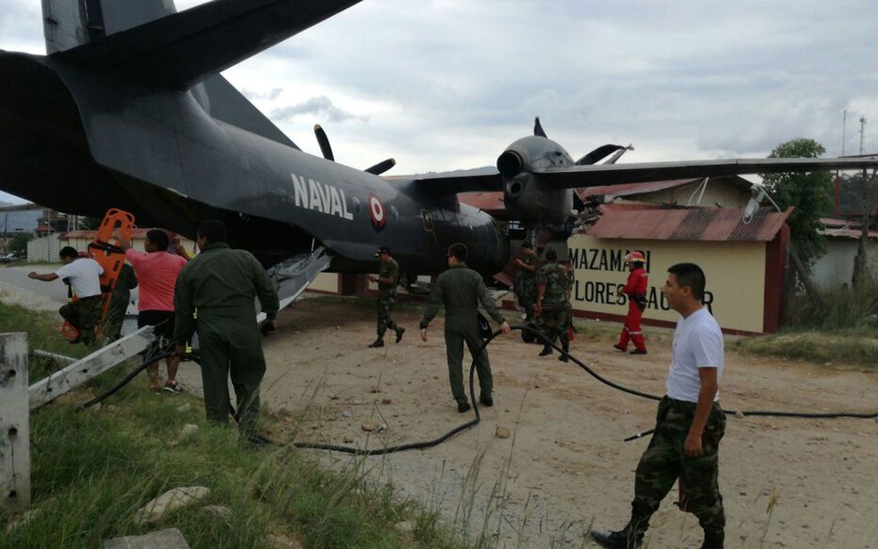Avião da Marinha bateu na Base Mazamari Los Sinchis da Polícia Nacional, no Peru, na quarta-feira (4) (Foto: Reprodução/Twitter/Jose Luis Gil)