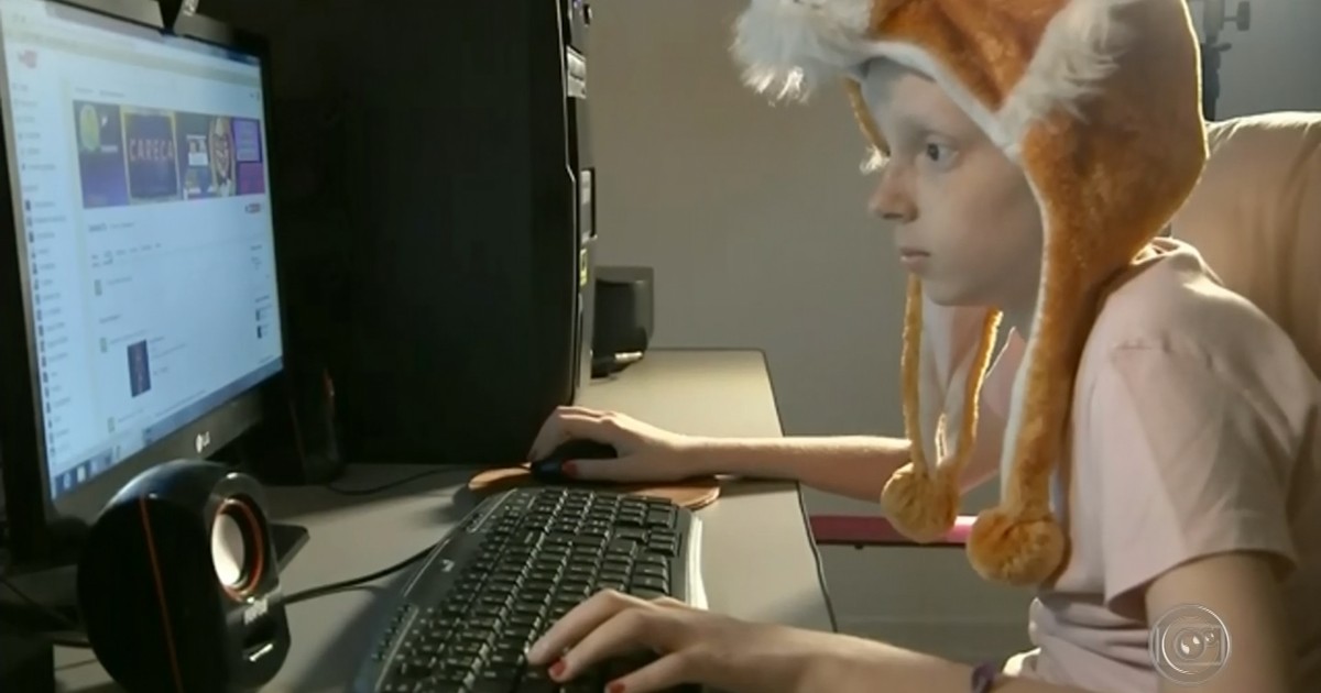 Menina de 8 anos tem canal com 1,4 milhão de inscritos no
