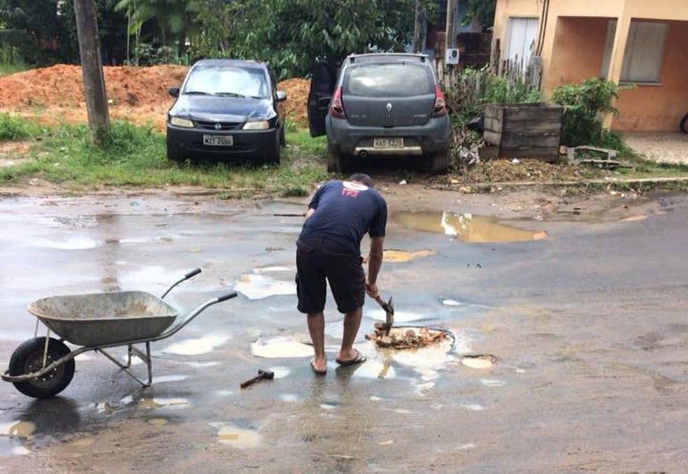 Ruas estão esburacadas e chuvas prejudicam ainda mais as vias  (Foto:  Joelinton Ferreira/Arquivo pessoal )