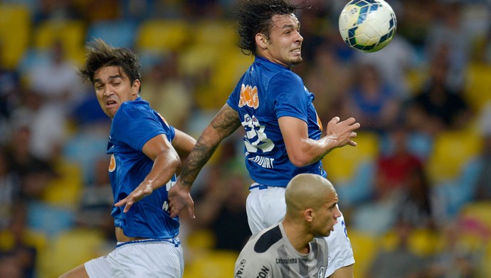 Artilheiro do Brasileirão, Goulart passa em branco, mas elogia ponto fora