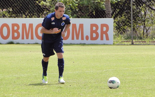 Montillo no treino do Cruzeiro (Foto: Tarciso Badaró / Globoesporte.com)