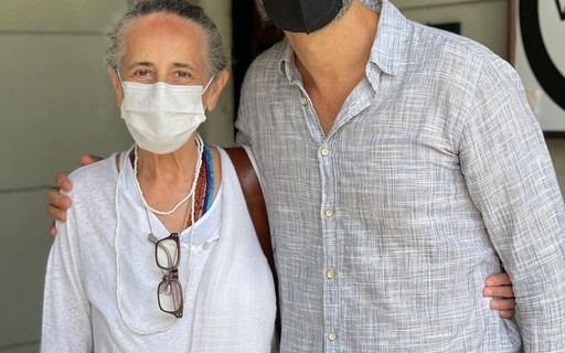 Rodrigo Santoro tieta Maria Bethânia no Rio: "Encontrou um grande fã"