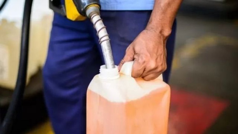 Preço do barril de petróleo no mercado internacional está cedendo nas últimas semanas — Foto: MARCELLO CASAL JR/AGÊNCIA BRASIL