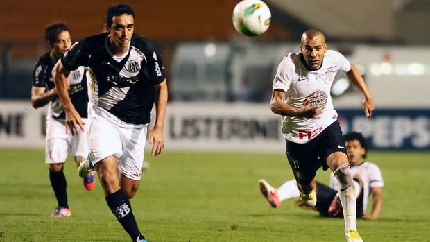 Emerson Corinthians x Ponte Preta (Foto: Marcos Ribolli / Globoesporte.com)