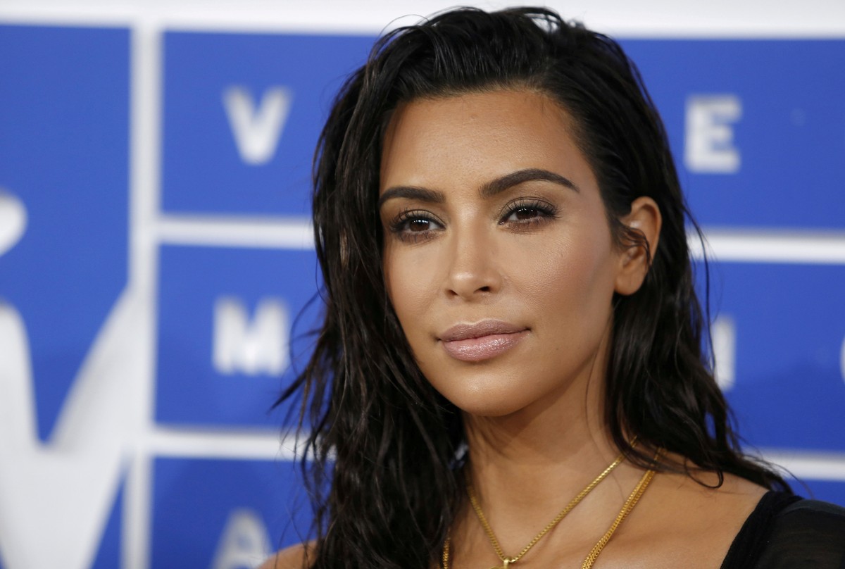 Kim Kardashian passa em exame e fica perto de se tornar advogada, após ser reprovada três vezes | Pop & Arte