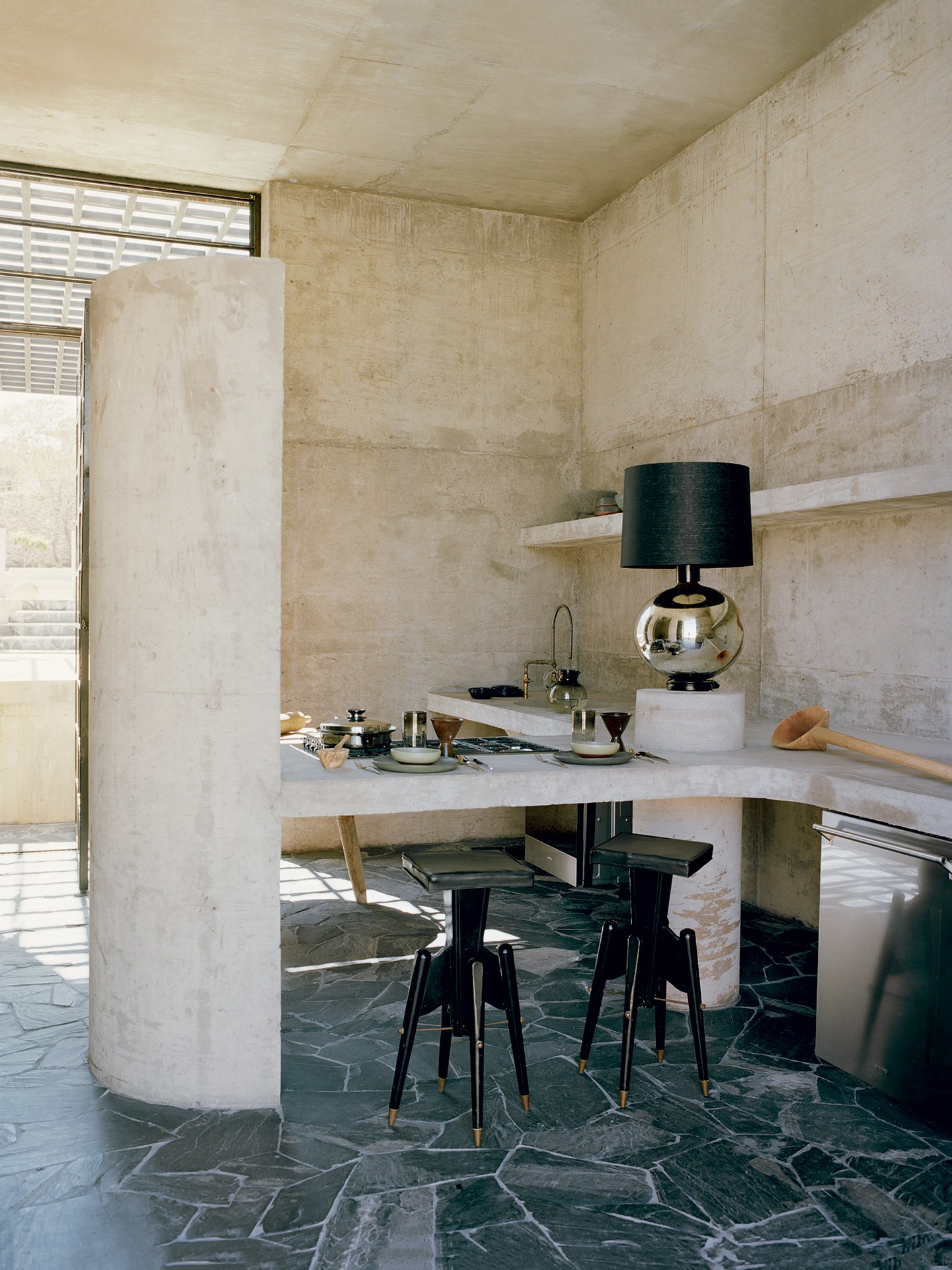 Casa en México con interiores de concreto e interesantes vistas a la montaña (Foto: Tom de Beirte)