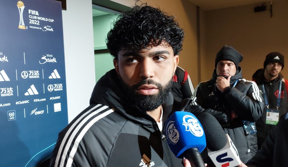 Gabigol d&aacute; entrevista ap&oacute;s Flamengo x Al Hilal &mdash; Foto: Fred Gomes