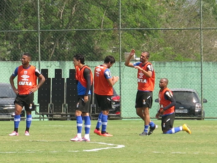 douglas silva treino vasco (Foto: Edgard Maciel de Sá) douglas silva treino vasco (Foto: Edgard Maciel de Sá)